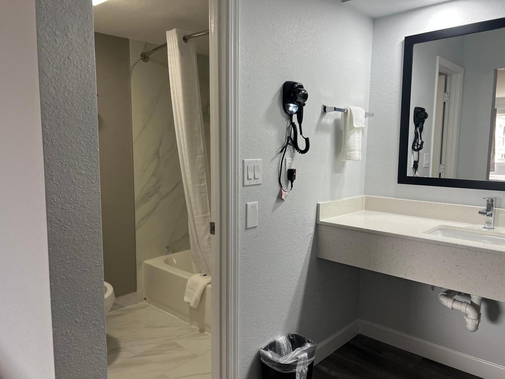 Studio 6 Tulsa Ok Central Екстериор снимка
